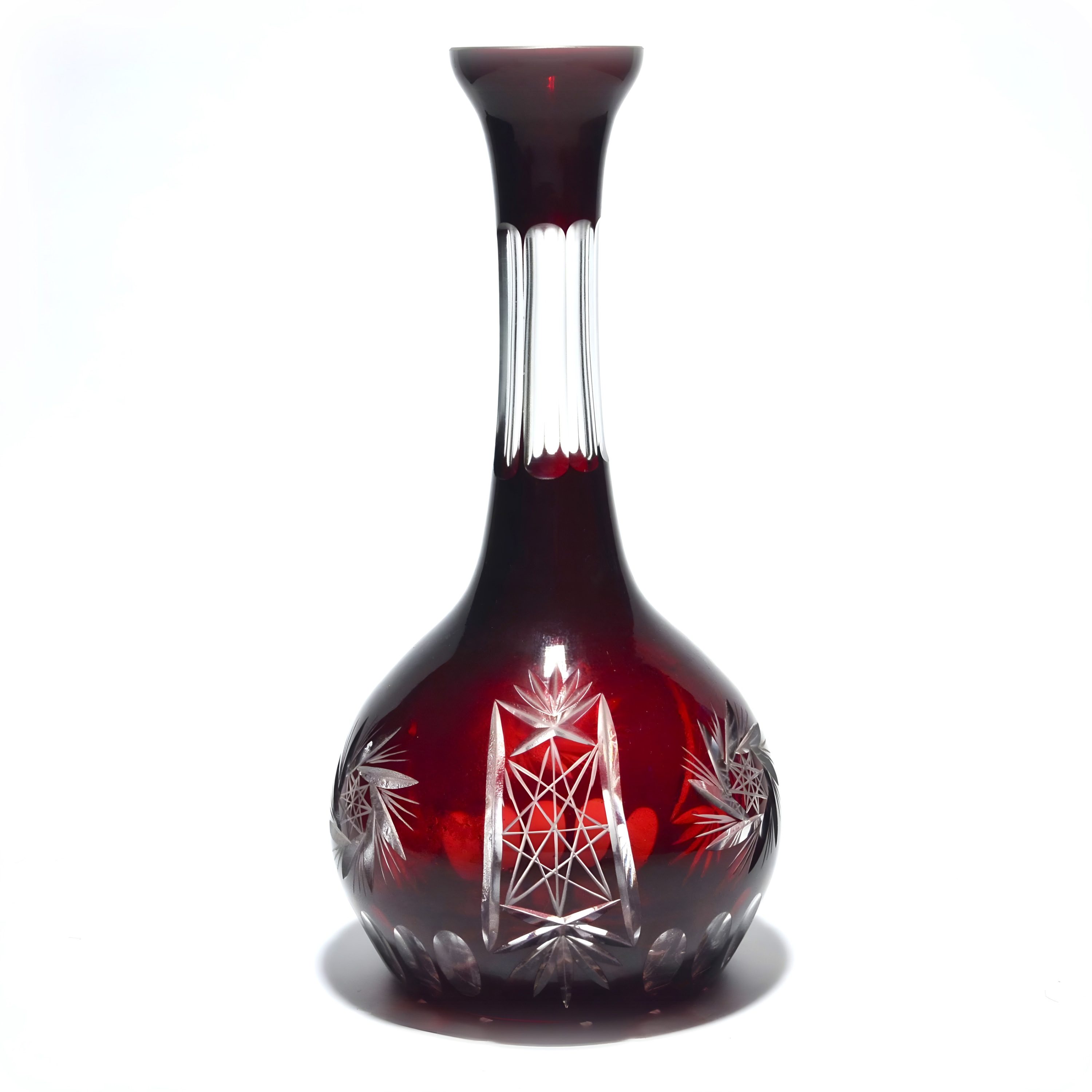 Böhmischer Kristall-Flakon, Große Vase Aus Rotem Glasschliff Im Vintage-Stil, Kunstglas-Barware-Objekt